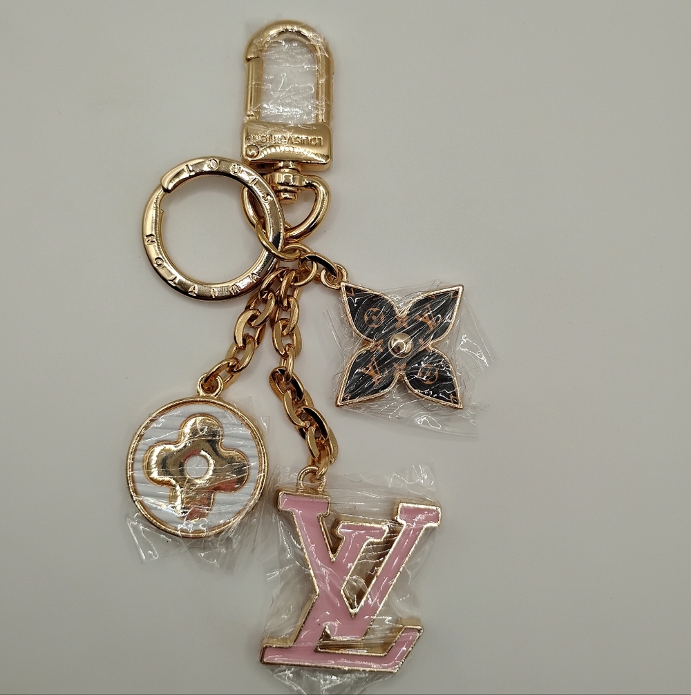 Louis Vuitton Pink & Gold Logo Keychain Charm - Picture 3 of 5